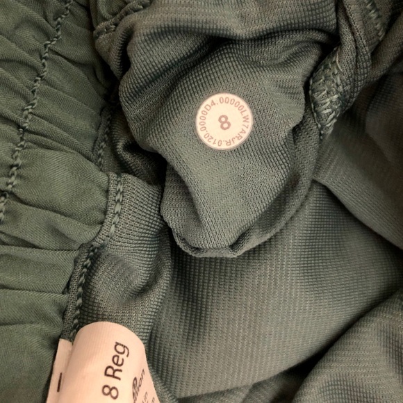 Lululemon HR hotty hot shorts - Picture 7 of 7